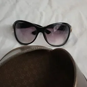 Vintage 2000\'s gucci buckle sunglasses GUCCI Vintage Sunglasses Brown Tortoise with Gold Buckle  main image 4